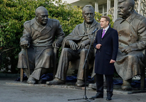 В Крыму открыли памятник Сталину — с Черчиллем и Рузвельтом