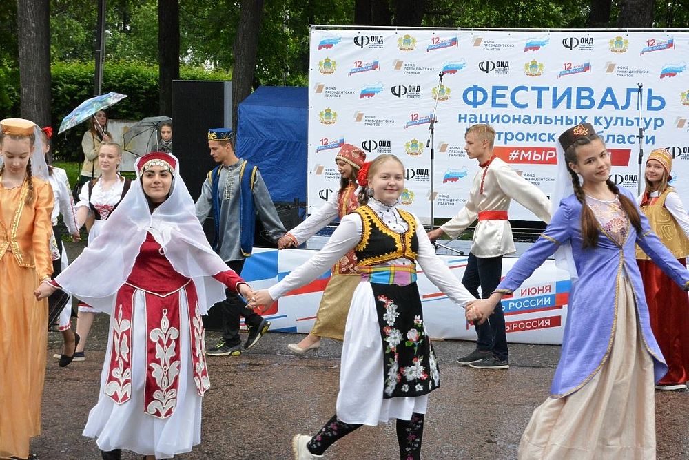 Хоровод дружбы объединил народы на фестивале национальных культур в Костроме