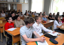 Российские школьники проявляют повышенное внимание к экологии, лояльны к добрачным сексуальным отношениям и ЛГБТ, а также считают себя патриотами, хотя гордятся в основном природой