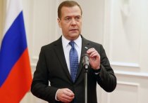 Премьер-министр РФ Дмитрий Медведев поздравил «Московский Комсомолец» со 100-летием, отметив, что газета прошла большой путь, несколько раз меняла название, но всегда была интересной для широкого круга читателей