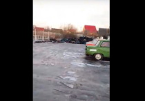 Йошкаролинец выложил в соцсеть видео, как он едет на коньках по улице Дружбы