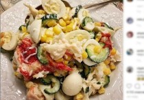 Главред телеканала Russia Today Маргарита Симоньян опубликовала в своем Instagram рецепт новогоднего салата из краба