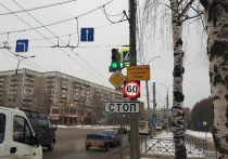 На перекрестке Ленинского проспекта и улицы Петрова изменилась работа светофорного объекта
