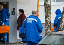 Обстоятельства загадочной смерти 83-летней женщины и ее 58-летнего помощника в одной из квартир на улице Героев Панфиловцев устанавливают правоохранители