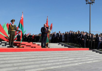 Пресс-служба президента Белоруссии опубликовала сообщение о подписании президентского декрета, согласно которому в случае смерти действующего президента его полномочия предаются Совету безопасности