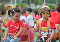 Настоящая демографическая революция произошла в Китае, где власти дали добро на то, чтобы семьи заводили третьего ребенка