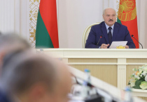 Александр Лукашенко во вторник поручил правительству ограничить транзит товаров из Германии в Россию и Китай через территорию Белоруссии