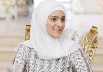 Старшей дочери главы Чечни Рамзана Кадырова Айшат Кадыровой, которая недавно была назначена на пот министра культуры республики, присвоено звание "Заслуженный работник культуры ЧР"