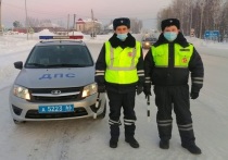 Сотрудники полиции Свердловской области помогли водителю, автомобиль которого сломался на трассе, он мог замерзнуть