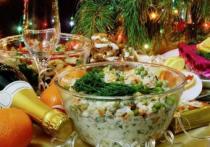 По словам доктора медицинских наук, диетолога Маргариты Королевой, перед празднованием Нового года не нужно голодать, поскольку если съесть очень много за новогодним столом, то это создаст серьезную нагрузку для желудочно-кишечного тракта