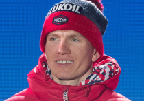 Александр Большунов в свой день рождения завоевал серебро в масс-старте свободным стилем на этапе "Тур де Ски" в немецком Оберстдорфе