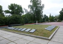 12 июля 1922 года в Петрозаводске было открыт "памятник на братской могиле коммунистов, павших в боях с интервентами", которая сегодня является составной частью мемориала "Могила Неизвестного солдата"