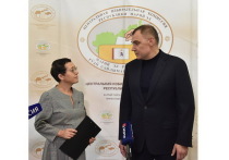 Юрий Зайцев посетил пресс-центр Центральной избирательной комиссии Марий Эл, в котором пообщался с председателем Ириной Татариновой и журналистами.