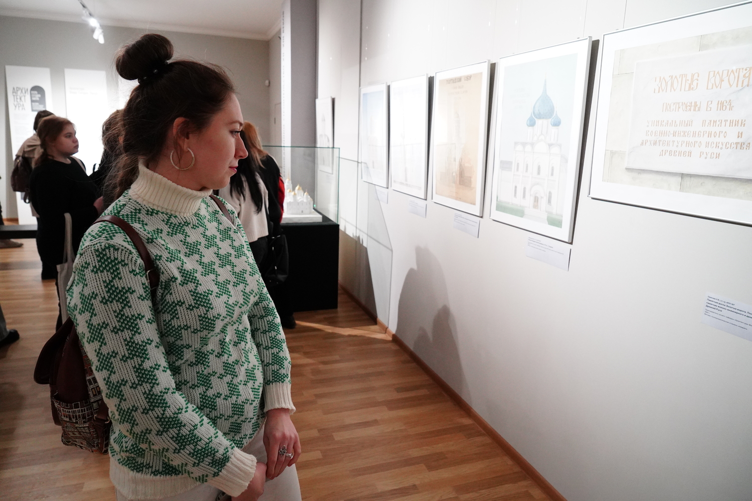 В павильоне владимирского парка открылась выставка об архитектуре