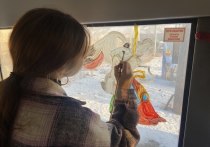 В Чите впервые украсят стекла муниципальных автобусов рисунками из советских новогодних открыток