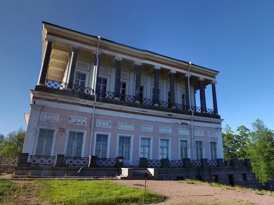 Хозяином Императорского дворца в Петергофе можно стать за 20 млн рублей, правда только на 10 лет