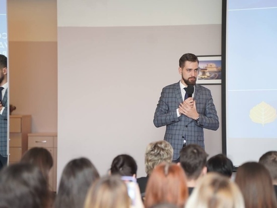 Министр образования Астраханской области Егор Угаров получил выговор за самое серьезное нарушение реализации национальных проектов
