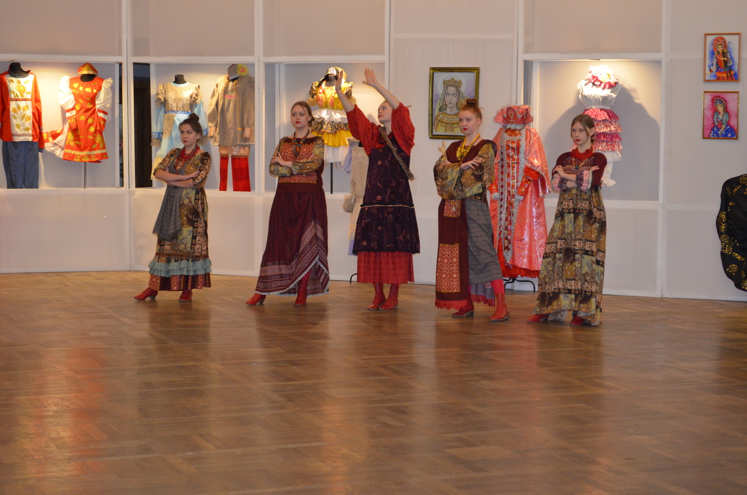 В Иванове состоялось открытие выставки "Русский сувенир"