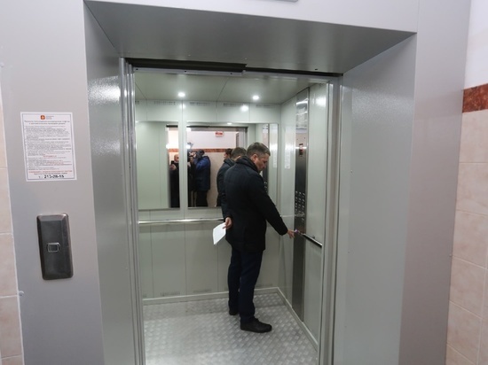 Все лифты в доме в переулке Целинном в Томске отключены для проверки