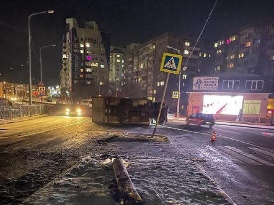Светофоры отключены на юго-западе Ставрополя из-за ДТП с грузовиком