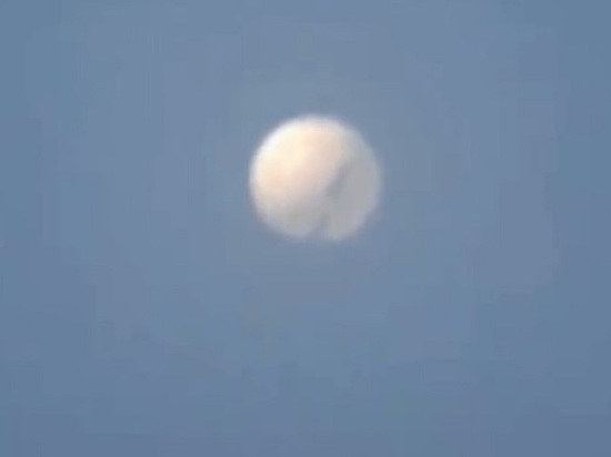 Опубликовано видео с летящим над США китайским «шаром-шпионом»