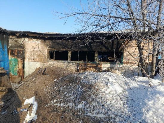 «Остались в чем ушли на работу»: под Новосибирском дотла сгорел дом семьи с двумя детьми