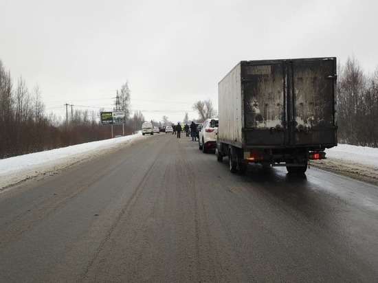 Массовая авария на Киевском шоссе у Ижоры собрала пробку утром 6 февраля