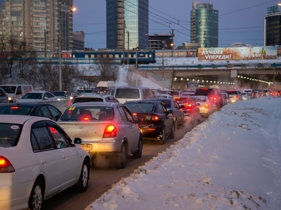Новосибирск утром 7 февраля сковали многокилометровые пробки