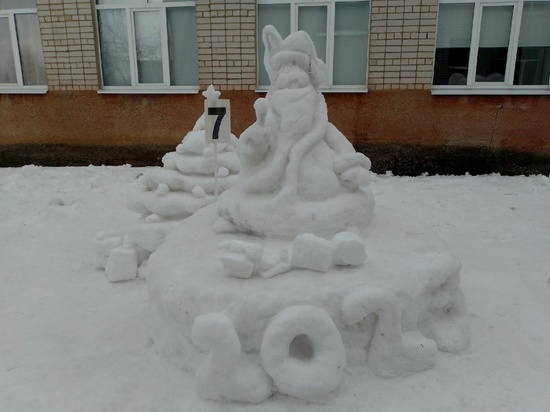 В костромском селе Шувалово прошел конкурс снежных скульптур