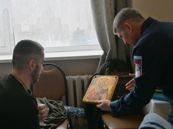 Игорь Маковский навестил в госпитале раненного в ходе спецоперации работника «Брянскэнерго»