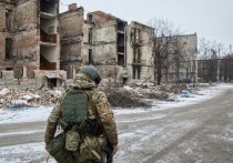 В районе Артемовска сейчас продолжаются ожесточенные бои, несмотря на то, что остатки украинской группировки, как говорят военные, уже находятся в оперативном окружении