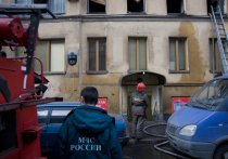 Огонь охватил однокомнатную квартиру на Бестужевской улице в Петербурге. Об этом сообщили в пресс-службе городского ГУ МЧС.