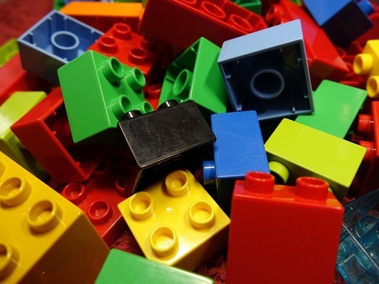 Что запрещено делать, если ребенок проглотил детальку Lego: инструкция от врача скорой Молодого