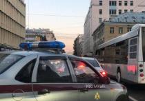 Школьный учитель вернулся домой в одну из квартир на Будапештской улице и упал в обморок. Как сообщили в пресс-службе регионального ГУ Росгвардии, он не успел отключить сигнализацию и по сигналу «тревога» к нему выехал наряд.