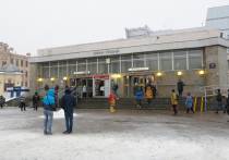 Петербуржцев предупредили о закрытии вестибюля станции метро «Сенная площадь», он будет недоступен для входа и выхода 26 марта. Об этом написали в пресс-службе городской подземки.
