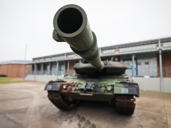 Немецкие СМИ сообщили о прибытии на Украину первых восемнадцати танков Leopard 2, обещанных федеральным правительством, а также о поставке сорока боевых машин пехоты Marder