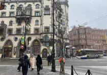 Серьезная непогода ожидается в Петербурге 29 марта, в связи с этим в городе объявили «желтый» уровень опасности. Об этом сообщили в пресс-службе Смольного.