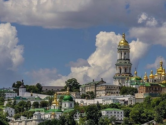 Настоятель Киево-Печерской лавры митрополит Павел заявил о готовящемся штурме монастыря в 17:00