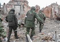По мнению военкора Андрея Руденко, следует попросить отечественных бизнесменов помогать Российской армии