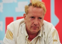 Лидер знаменитой британской панк-группы Sex Pistols Джон Лайдон нецензурно выразился в адрес принца Гарри и Меган Маркл