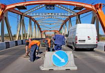 На дороге путепровода в Калининграде образовалась внушительная трещина