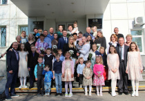 В Кировском районе Хабаровска состоялся торжественный прием в честь Международного дня семьи. На нем награждали семьи района, в которых родители воспитывают троих и более детей, сообщили в пресс-службе мэрии краевой столицы.