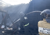 Днем 18 мая в Благовещенске загорелся частный жилой дом по улице Магистральной