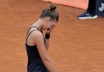 Вероника Кудерметова не смогла пробиться в финал теннисного турнира в Риме. Она остановилась в шаге от него, проиграв в полуфинале украинке Ангелине Калининой. 