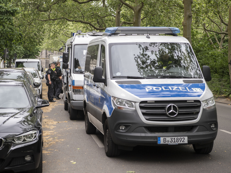 Экологов, недовольных действиями Total, полиция в Париже полила газом