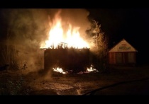 В Мурманской области произошел очередной пожар. На этот раз огнеборцам пришлось тушить горящую одноэтажную баню.