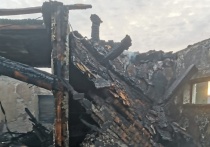 В Мурманской области случился очередной пожар. Горело заброшенное одноэтажное здание, никто не пострадал.