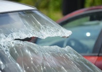 В столице Заполярья произошел акт хулиганства - кто-то разбил стекла в нескольких машинах. Очевидцев произошедшего просят выйти на связь.