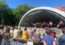 В Хабаровске начинается сезон летних концертов под открытым небом. Дальневосточный академический симфонический оркестр шесть раз выступит на центральной набережной.