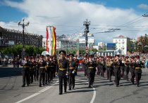 Международный фестиваль «Амурские волны» состоялся в Хабаровске в 11-й раз. Пестрое эффектное событие завершилось красочным марш-парадом по центральной улице, сообщили в пресс-службе мэрии краевой столицы.